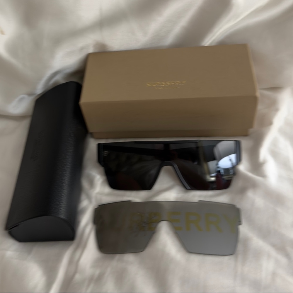 Burberry Black Sunglasses - Picture 5 of 10